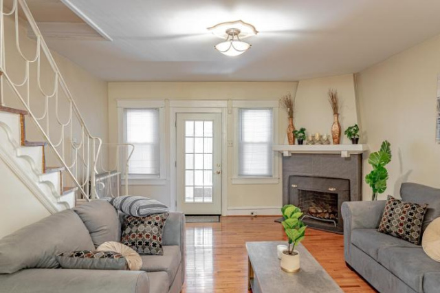 Room for Rent in Philly - Free Parking and Fully Stocked Kitchen! - Pigeon Forge