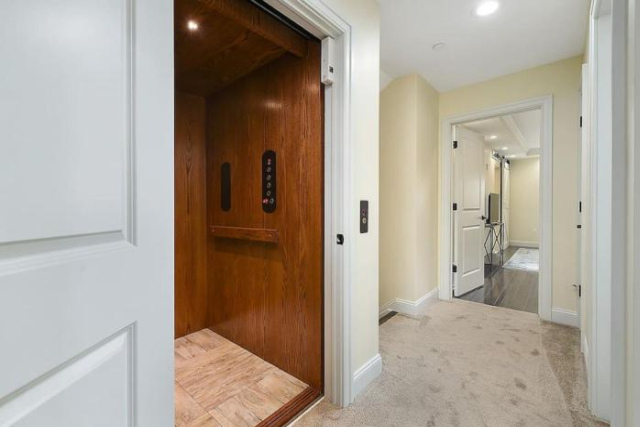 HostWise Stays - Lawrenceville Luxe - Rooftop Deck, Private Elevator, Theater, Parking - Gatlinburg