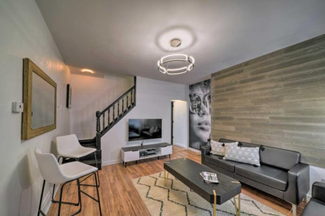 Industrial Townhome, 3 Mi to Dtwn and Stadiums! - Gatlinburg