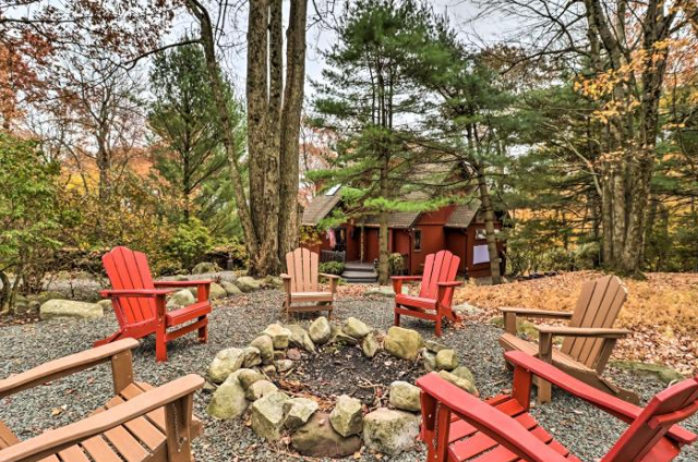 Secluded Poconos Getaway with Outdoor Theater! - Harmony Lake