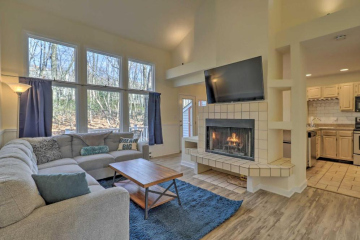 Big Boulder Home with Fireplace Near the Slopes!