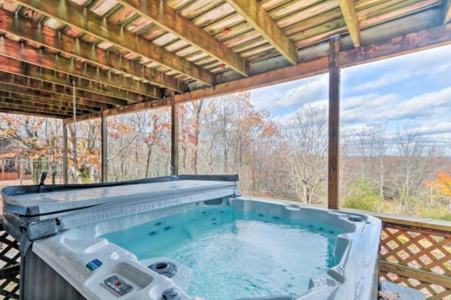 Lake Harmony Vacation Rental with Hot Tub and Views! - Harmony Lake