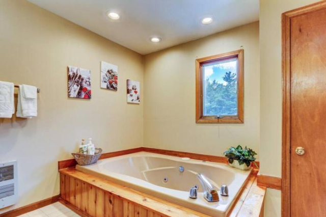 Cute & Cozy Poconos Escape in Lake Harmony - Harmony Lake