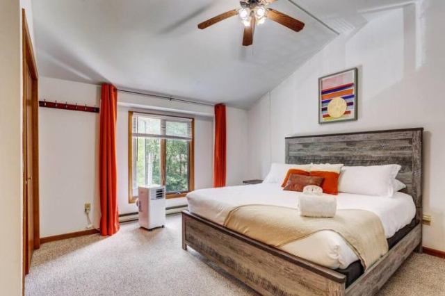 Cute & Cozy Poconos Escape in Lake Harmony - Harmony Lake