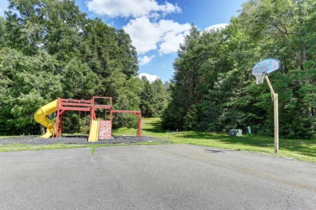 Cute & Cozy Poconos Escape in Lake Harmony - Harmony Lake