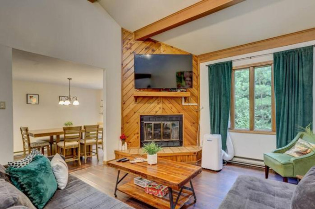 Cute & Cozy Poconos Escape in Lake Harmony - Harmony Lake