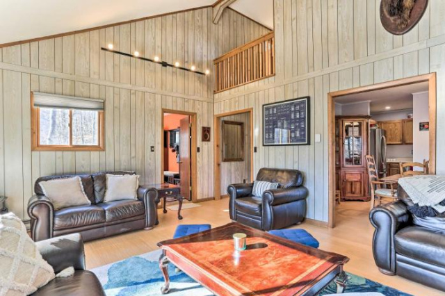 Poconos Vacation Rental Near Ski Resorts! - Bushkill