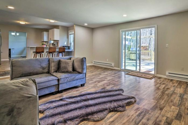 Family-Friendly East Stroudsburg Home with Deck - 布許基爾