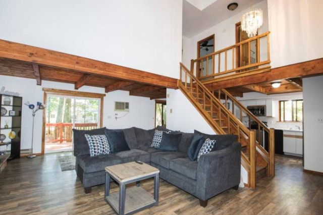 Entire 3 Bedroom Adventure Chalet, Near the best of the Poconos - Bushkill