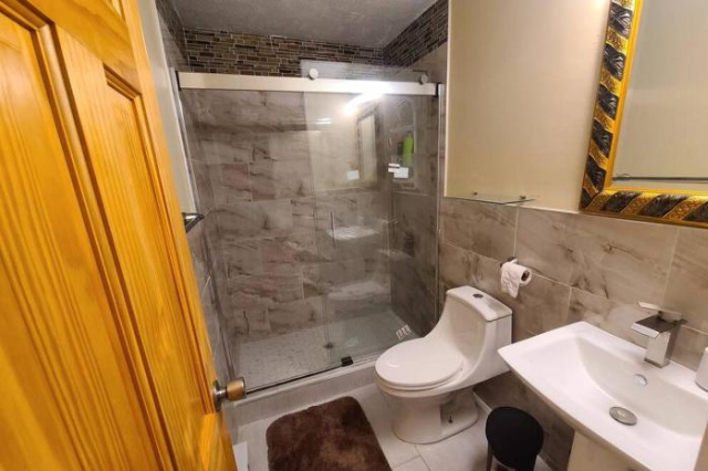 Newly Remodeled 5 Bedroom Chalet in Prime Pocono - Canadensis