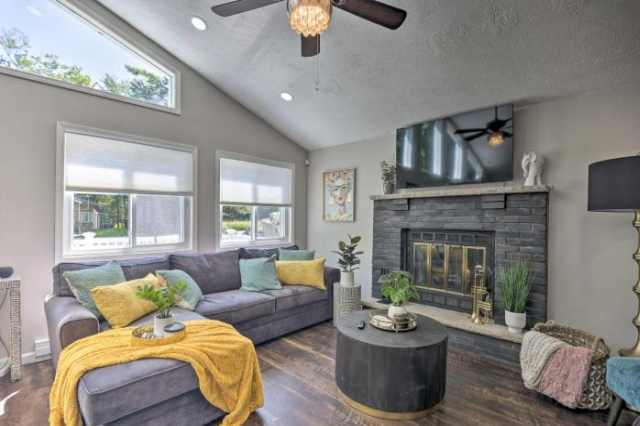 Tobyhanna Escape with Fire Pit and Lake Access! - Canadensis