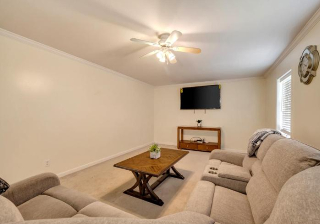 2900sqft villa near lake and pool - Canadensis