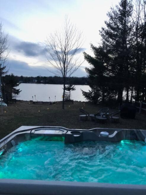 Zen Den - Pocono LakeFront with Hot Tub ! - Canadensis