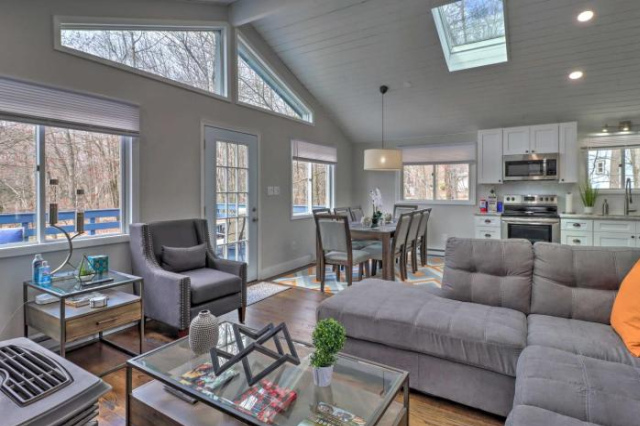 Charming Long Pond Home Near Emerald Lake! - Canadensis