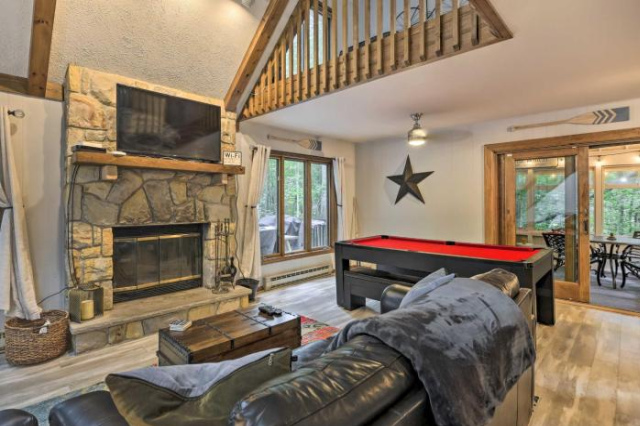 Peaceful Poconos Hideaway Grill and Fire Pit! - Canadensis