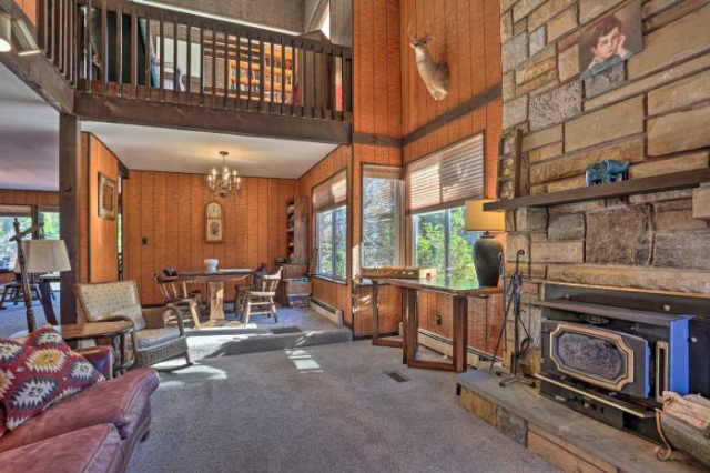 Lakefront Retreat with Boats Less Than 9 Mi to Camelback Mtn! - Canadensis