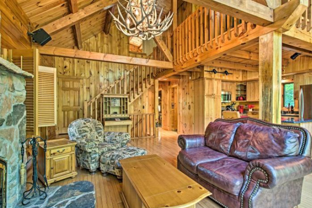 Deluxe Family Cabin with Game Room and Fire Pit! - Canadensis