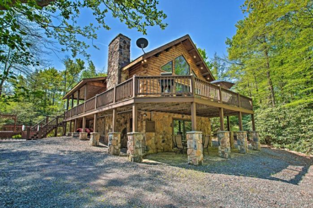 Deluxe Family Cabin with Game Room and Fire Pit! - Canadensis