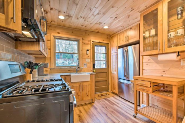 Pennsylvania Cabin with Community Pool - Canadensis