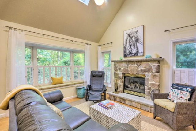 Centrally Located Abode Less Than 7 Mi to Camelback Resort - Canadensis
