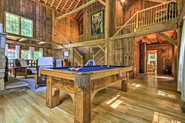 Bears Eye View - Mountain Retreat with Hot Tub! - Scottdale