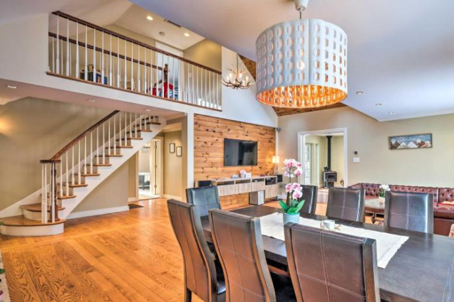 Charming Poconos Cottage with Year-Round Fun - Tobyhanna