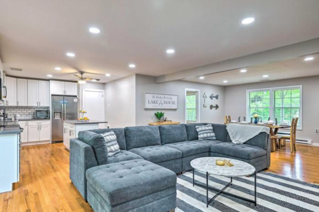 Family-Friendly Home with Hot Tub and 2 Kayaks! - Albrightsville