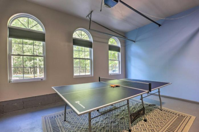 Immaculate Lodge with Game Room and 2 Fire Pits! - Albrightsville