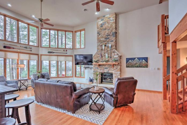 Luxury Escape on Lake Towamensing with Game Room! - Albrightsville