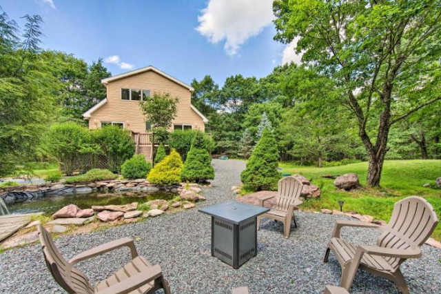 Family Poconos Cabin with Community Pool and Lake! - Albrightsville