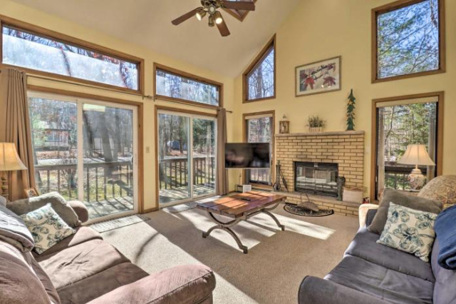 Roomy Pocono Home Less Than 3 Mi to Hickory Run State Park - Albrightsville