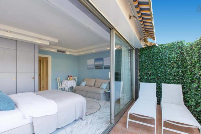 ROYAL PROMENADE Pool terrace with sea view - Nice