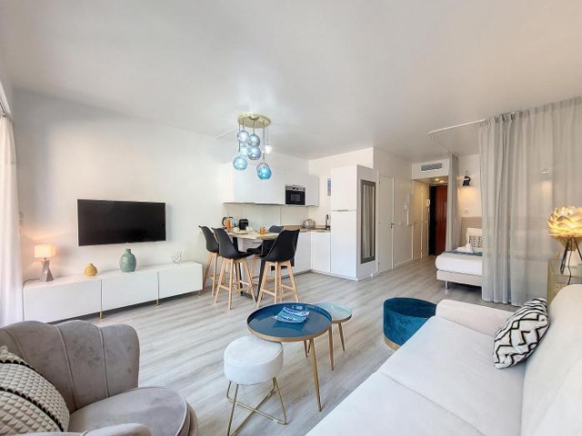 Nestor&Jeeves - BLUE ROYAL LUXEMBOURG - Central - Swimming pool on the roof - Nice