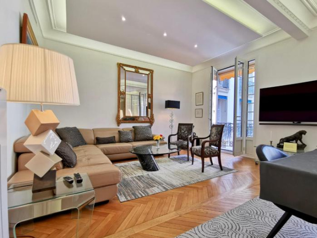 LUXURY BAQUIS - Nice