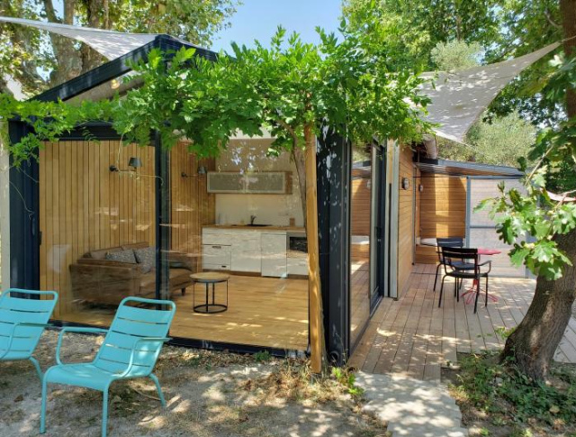 Le Mazet des Amants, Cabane en Bois avec Jacuzzi Privatif - Avignon
