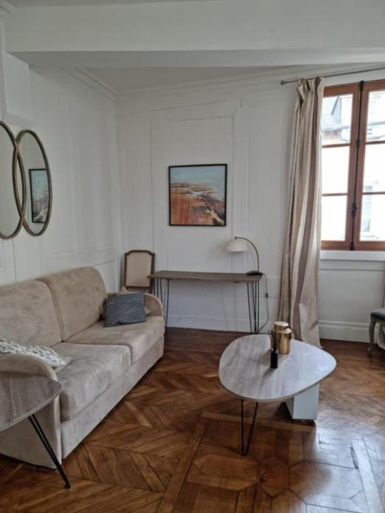 A 2 PAS DU PARLEMENT - 55M2 - 2 CHAMBRES - Rennes
