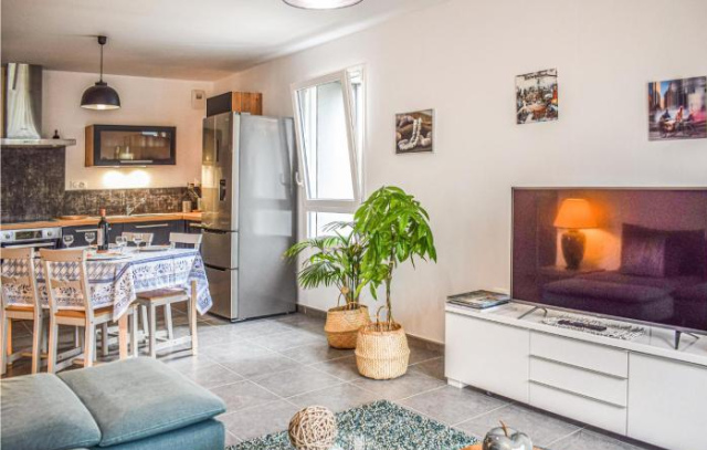 Amazing apartment in Saint Quay Portrieux with 2 Bedrooms and WiFi - Saint-Quay-Portrieux