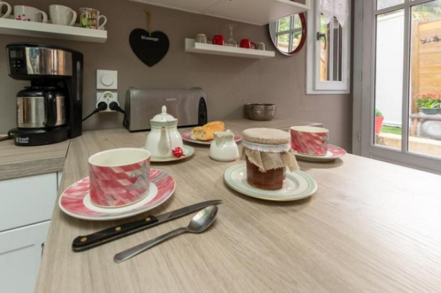 Furnished Apartment Near Palais de la Justice With 2 Bedrooms & a Garden - Bordeaux